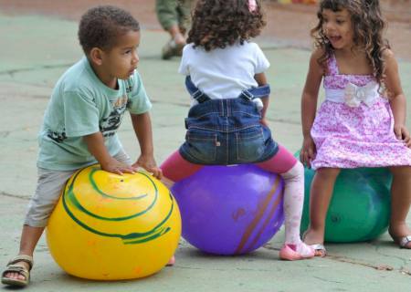 Apesar de lei, direito de brincar não é plenamente garantido no país